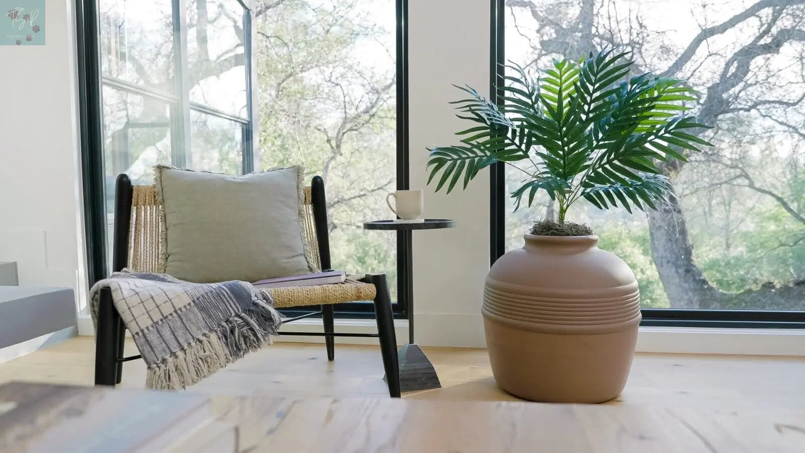 Discreet Litter Box Planter with Hooded Design and Artificial Plant for Pets Does not apply