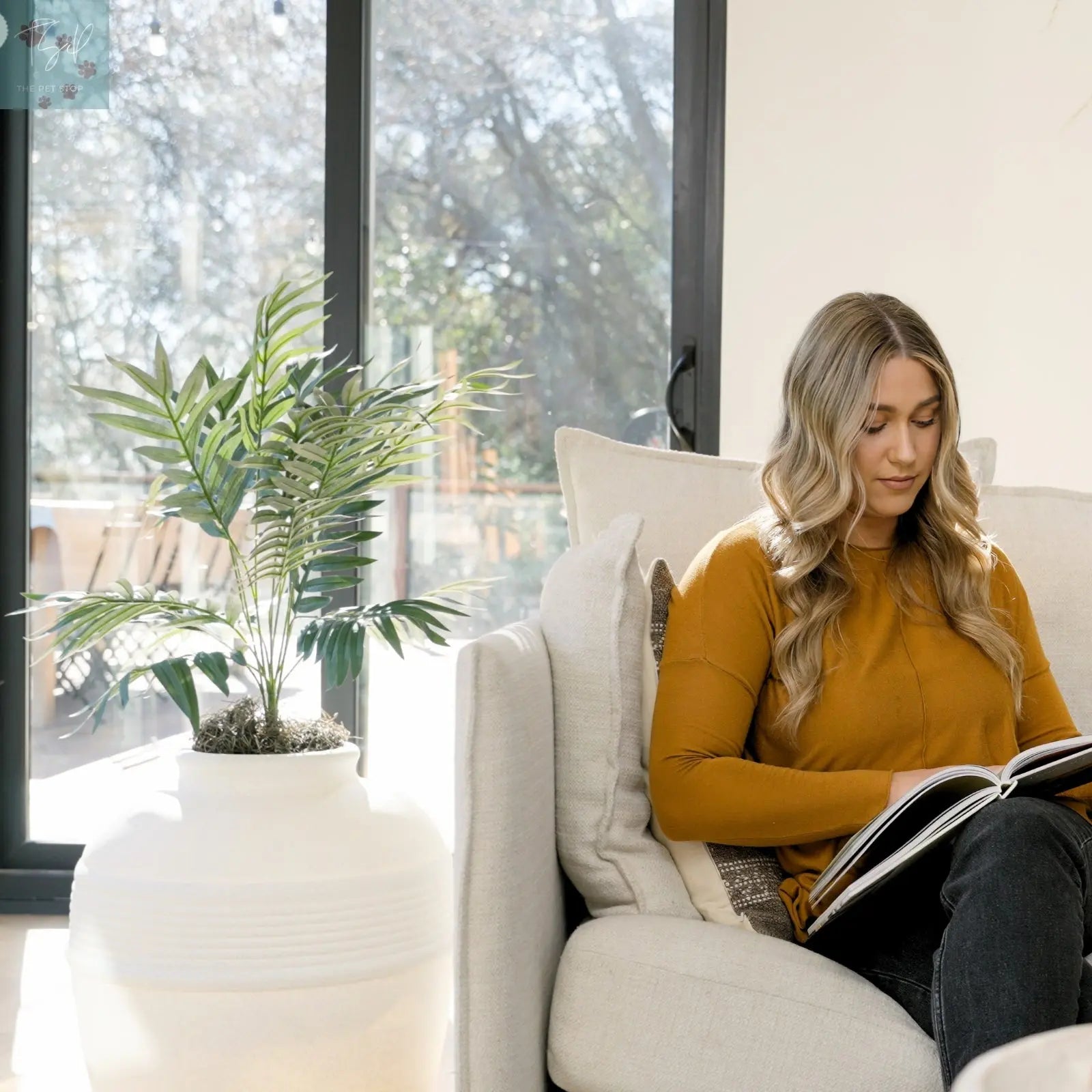 Discreet Litter Box Planter with Hooded Design and Artificial Plant for Pets Does not apply